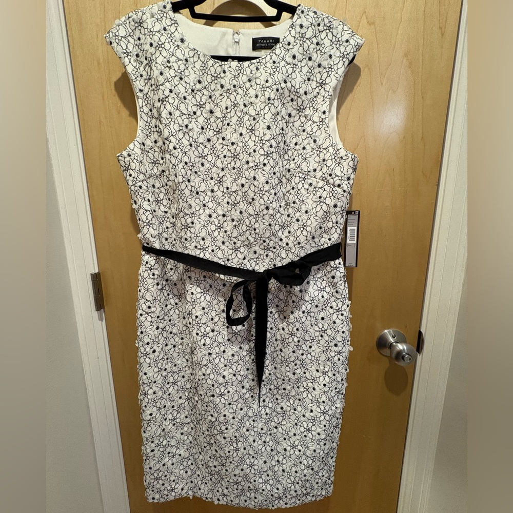 NWT Tahari White and Black 3D Floral Dress with Sash